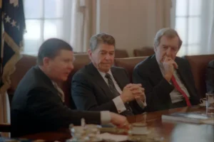 権力の深層における構造的連続性：イラン・コントラ事件からエプスタイン・ネットワークに至るインテリジェンスと国際犯罪の融合