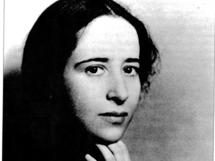 機能不全に陥った組織や社会において、なぜ多くの人々が疑問を抱かずに同化し「凡人化」していくのか？