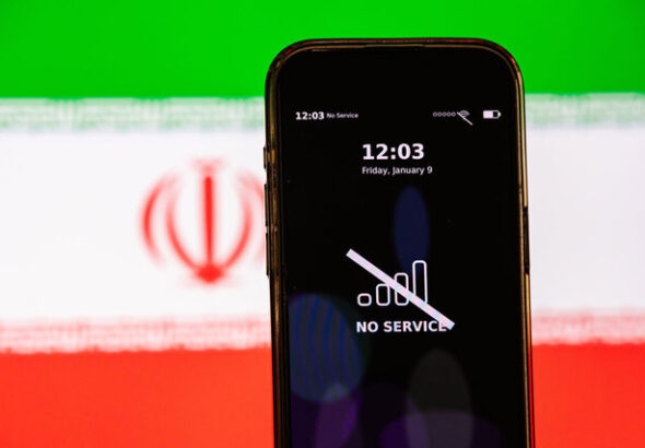 デジタル鉄のカーテンを穿つ：イラン、生存のための通信抵抗