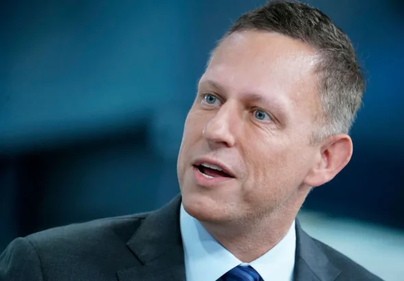 ピーター・ティールの思想的アーキテクチャ：ビジネス哲学、技術的視座、政治経済学、そして社会的影響の包括的分析