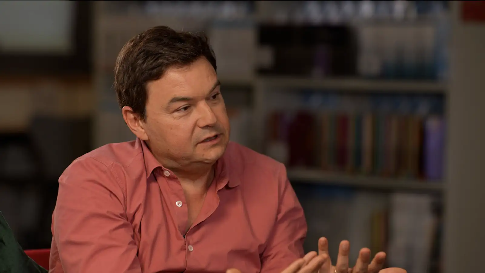 資本主義と民主主義の再結合：構造的断絶の分析と21世紀型社会契約の模索