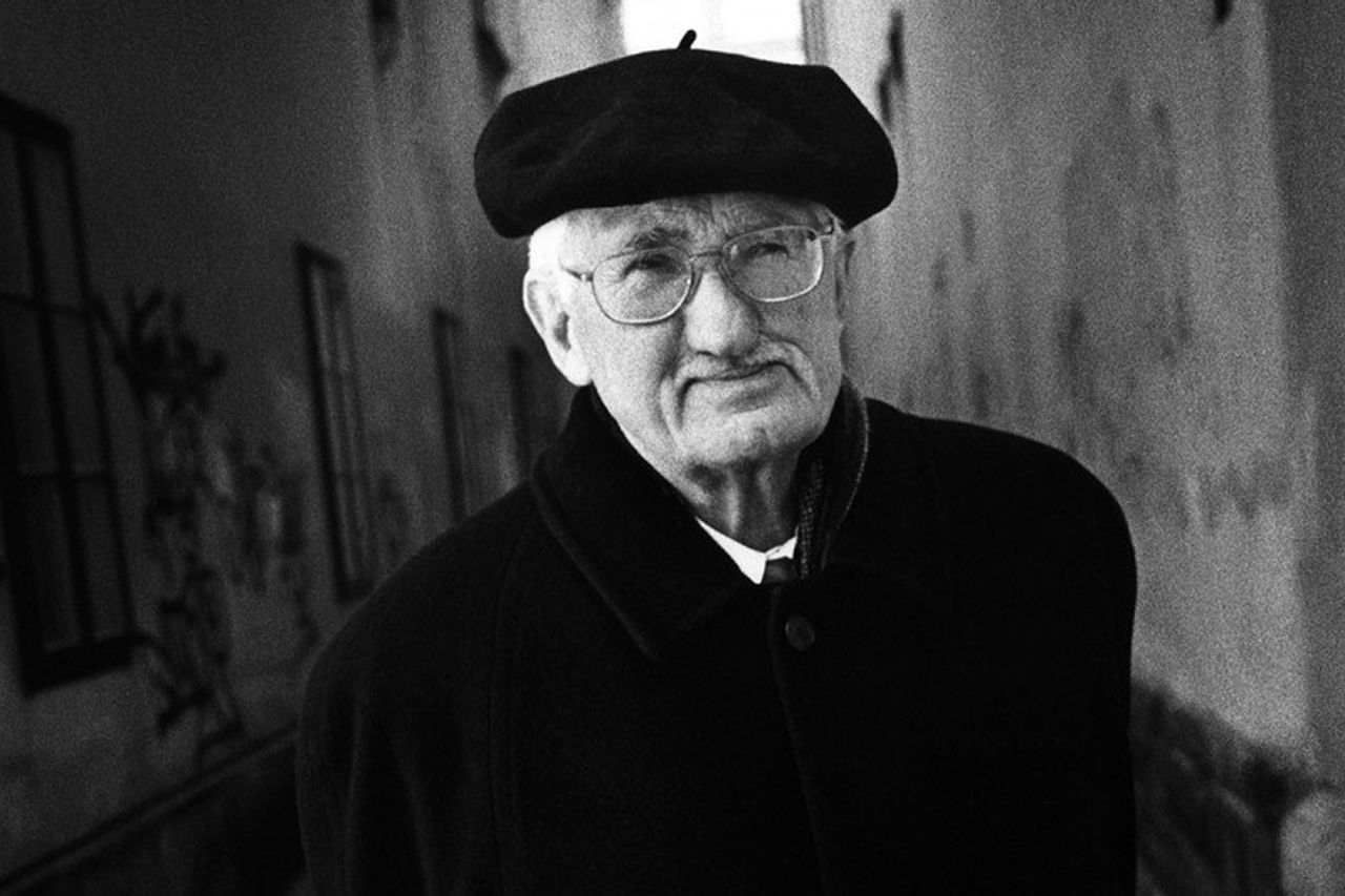 現代民主主義の存立基盤と陰謀論の脅威：ユルゲン・ハバーマスの理論的枠組みによる分析と処方箋